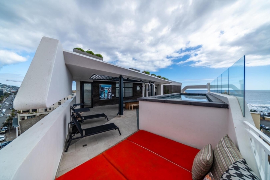 2 Bedroom Property for Sale in Sea Point Western Cape